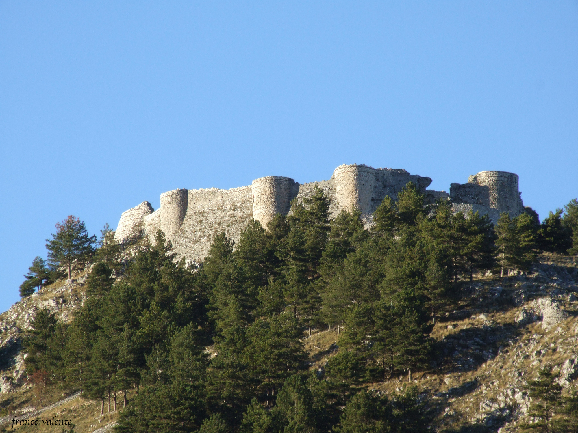 Castello di Roccamandolfi IS